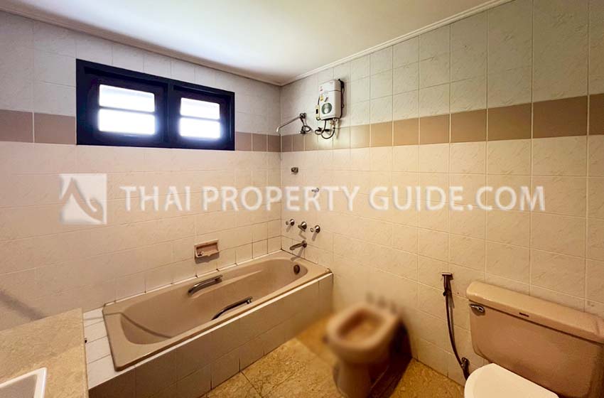 House with Shared Pool in Bangnatrad 